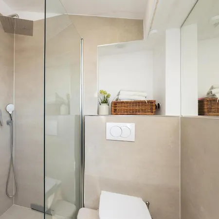 1 Bedroom Lovely In *