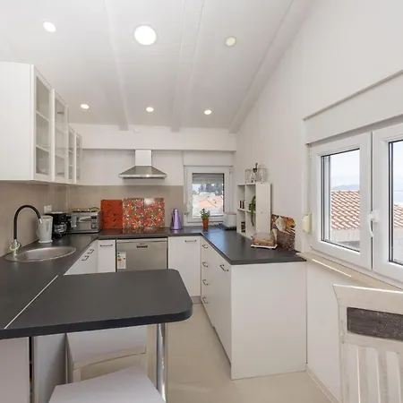 1 Bedroom Lovely In * 斯拉汀