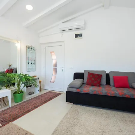 1 Bedroom Lovely In 公寓 斯拉汀