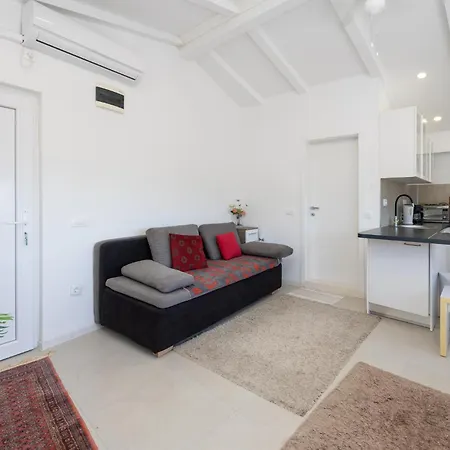 1 Bedroom Lovely In * 斯拉汀